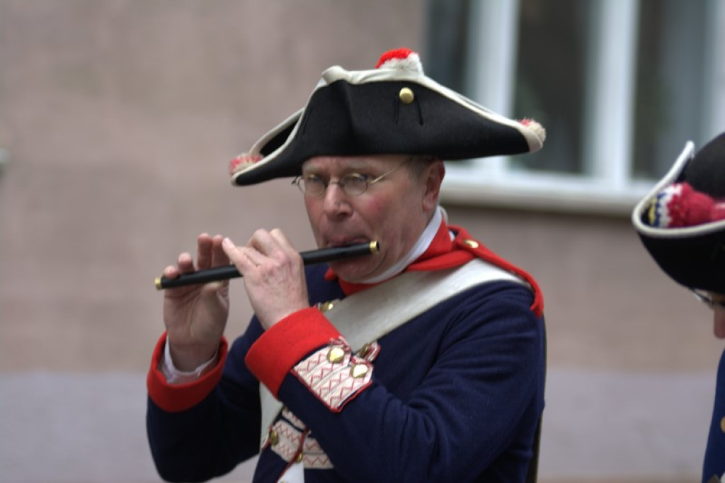 Apel, defilada i rekonstrukcja oblężenia twierdzy Brzeg [galeria zdjęć + wideo]