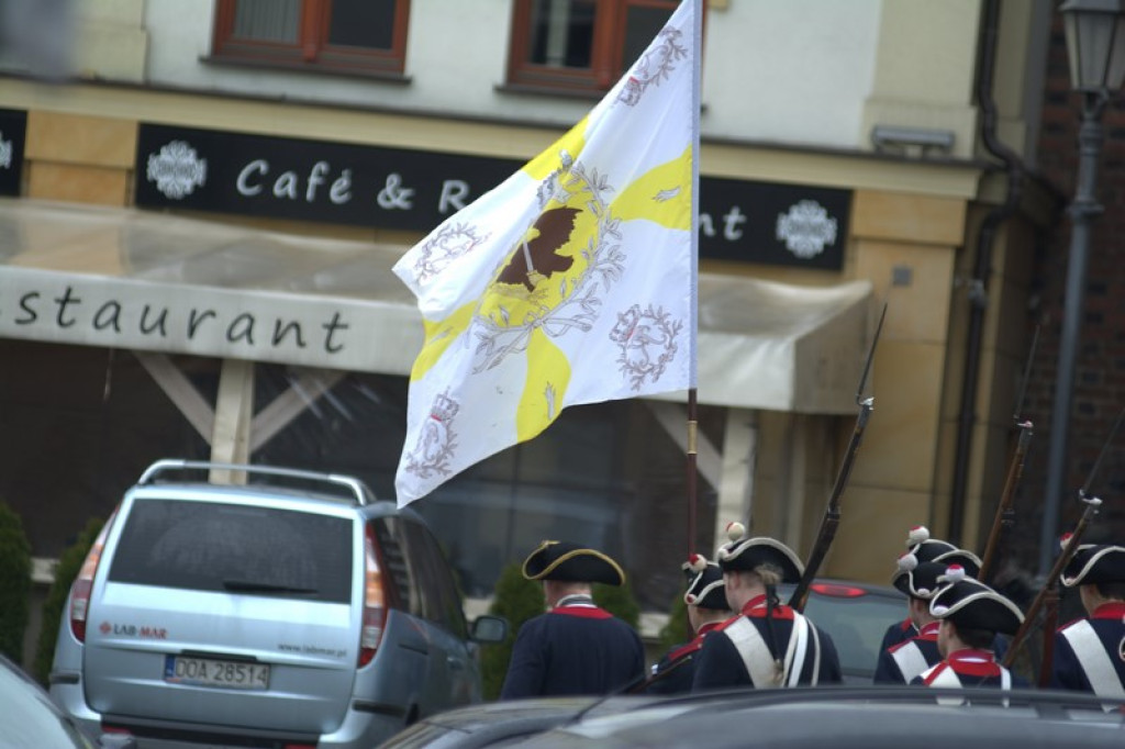 Apel, defilada i rekonstrukcja oblężenia twierdzy Brzeg [galeria zdjęć + wideo]