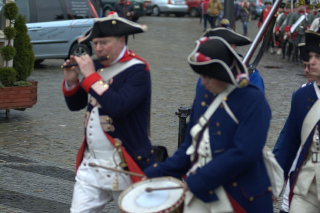 Apel, defilada i rekonstrukcja oblężenia twierdzy Brzeg [galeria zdjęć + wideo]