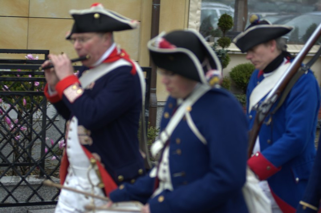 Apel, defilada i rekonstrukcja oblężenia twierdzy Brzeg [galeria zdjęć + wideo]