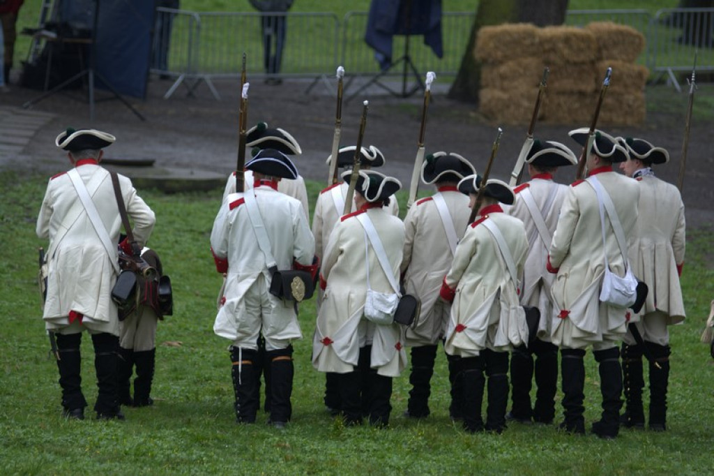 Apel, defilada i rekonstrukcja oblężenia twierdzy Brzeg [galeria zdjęć + wideo]