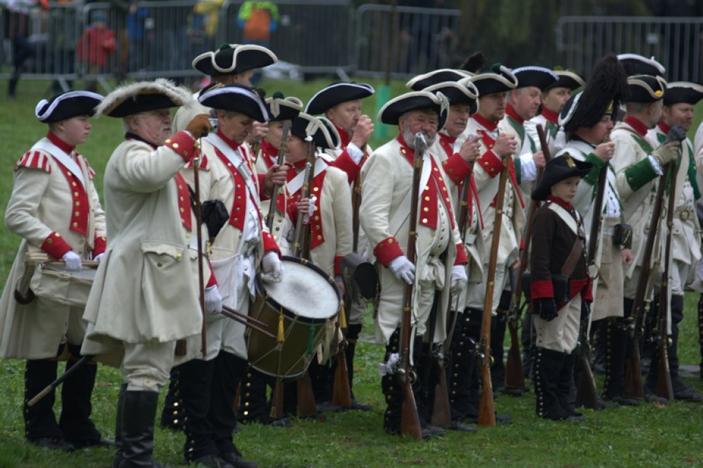 Apel, defilada i rekonstrukcja oblężenia twierdzy Brzeg [galeria zdjęć + wideo]