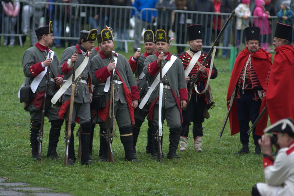Apel, defilada i rekonstrukcja oblężenia twierdzy Brzeg [galeria zdjęć + wideo]