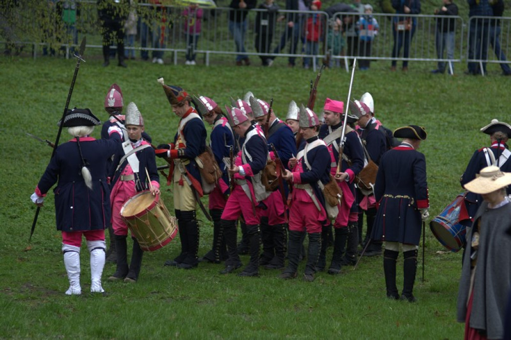Apel, defilada i rekonstrukcja oblężenia twierdzy Brzeg [galeria zdjęć + wideo]