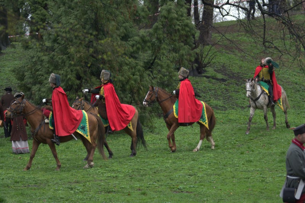 Apel, defilada i rekonstrukcja oblężenia twierdzy Brzeg [galeria zdjęć + wideo]