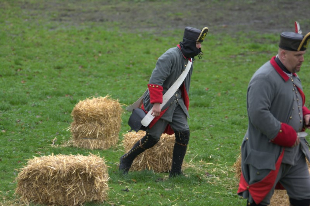 Apel, defilada i rekonstrukcja oblężenia twierdzy Brzeg [galeria zdjęć + wideo]