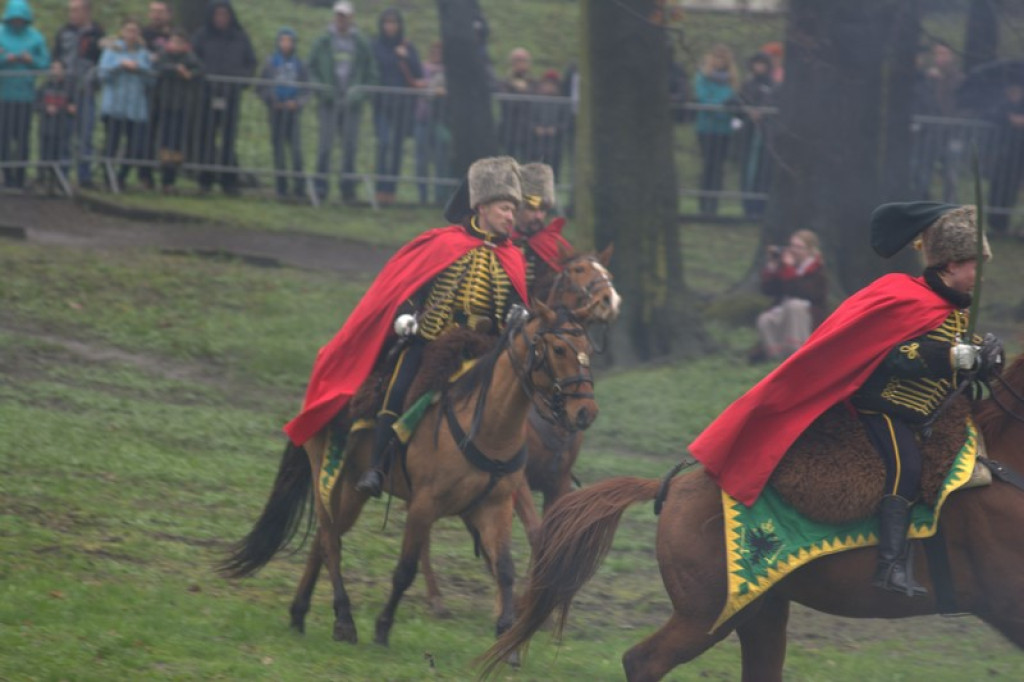Apel, defilada i rekonstrukcja oblężenia twierdzy Brzeg [galeria zdjęć + wideo]