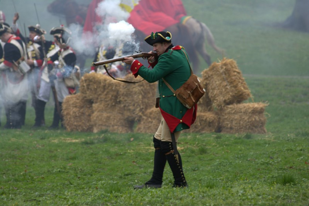 Apel, defilada i rekonstrukcja oblężenia twierdzy Brzeg [galeria zdjęć + wideo]