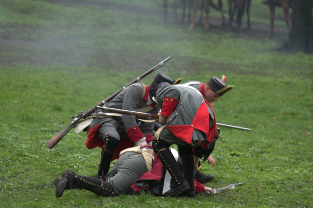 Apel, defilada i rekonstrukcja oblężenia twierdzy Brzeg [galeria zdjęć + wideo]