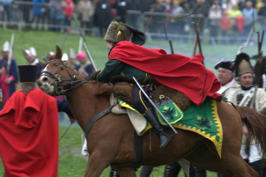 Apel, defilada i rekonstrukcja oblężenia twierdzy Brzeg [galeria zdjęć + wideo]