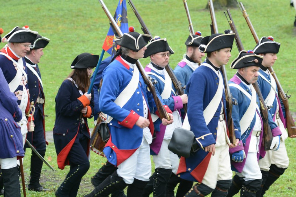 Apel, defilada i rekonstrukcja oblężenia twierdzy Brzeg [galeria zdjęć + wideo]