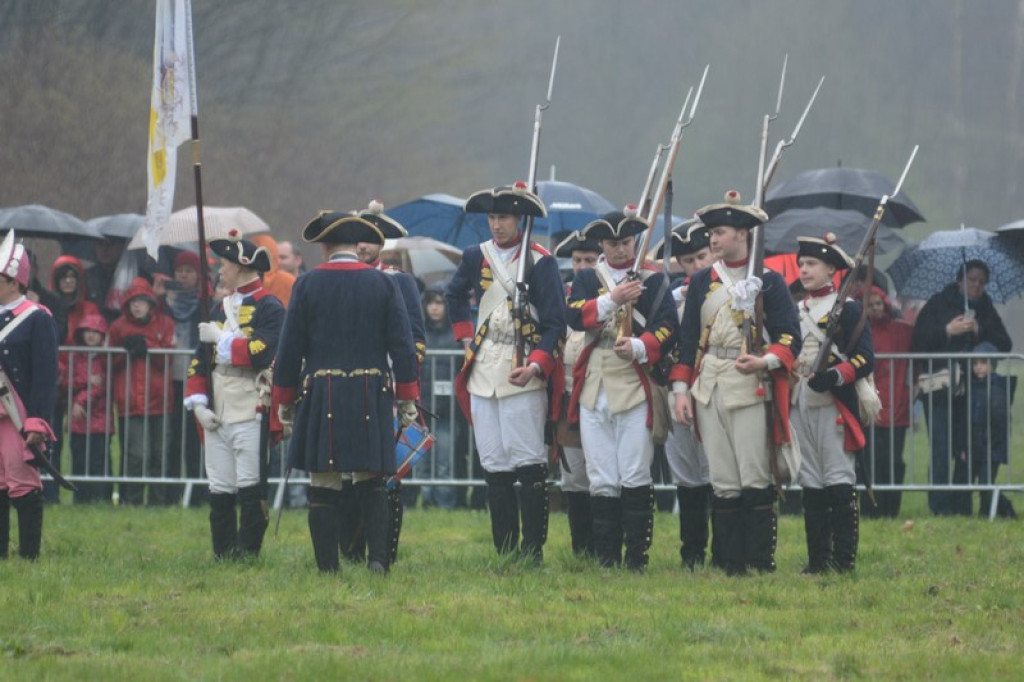 Inscenizacja bitwy pod Małujowicami [galeria zdjęć + wideo]