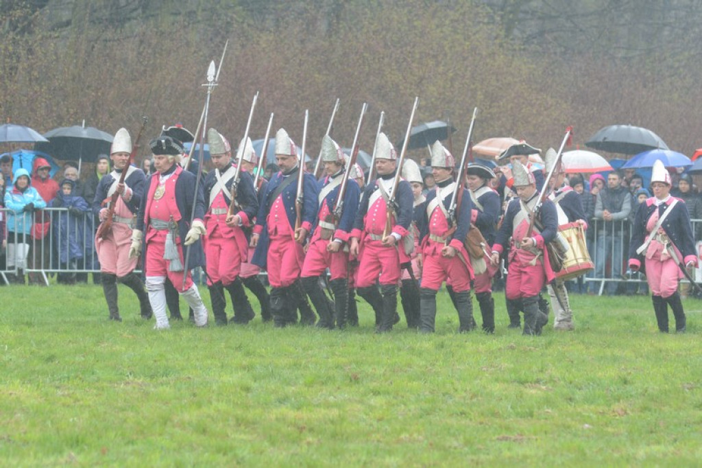 Inscenizacja bitwy pod Małujowicami [galeria zdjęć + wideo]