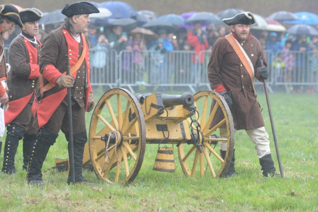 Inscenizacja bitwy pod Małujowicami [galeria zdjęć + wideo]