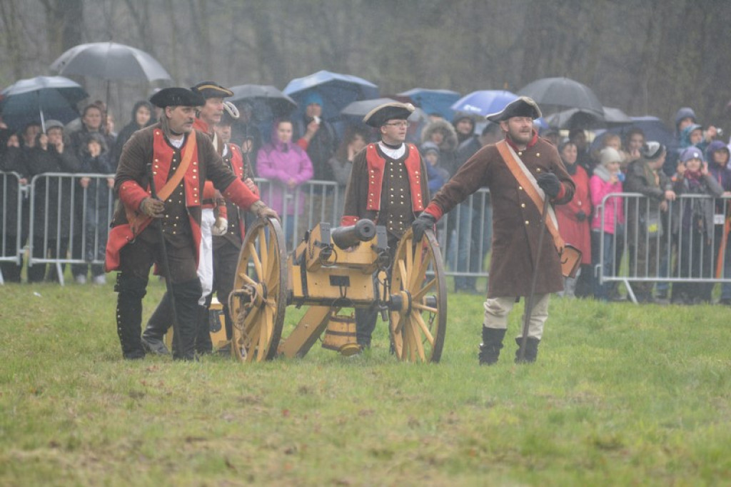 Inscenizacja bitwy pod Małujowicami [galeria zdjęć + wideo]