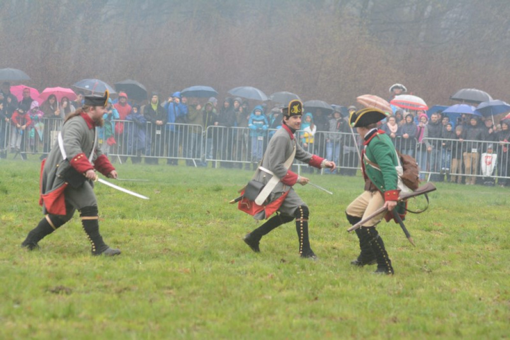Inscenizacja bitwy pod Małujowicami [galeria zdjęć + wideo]