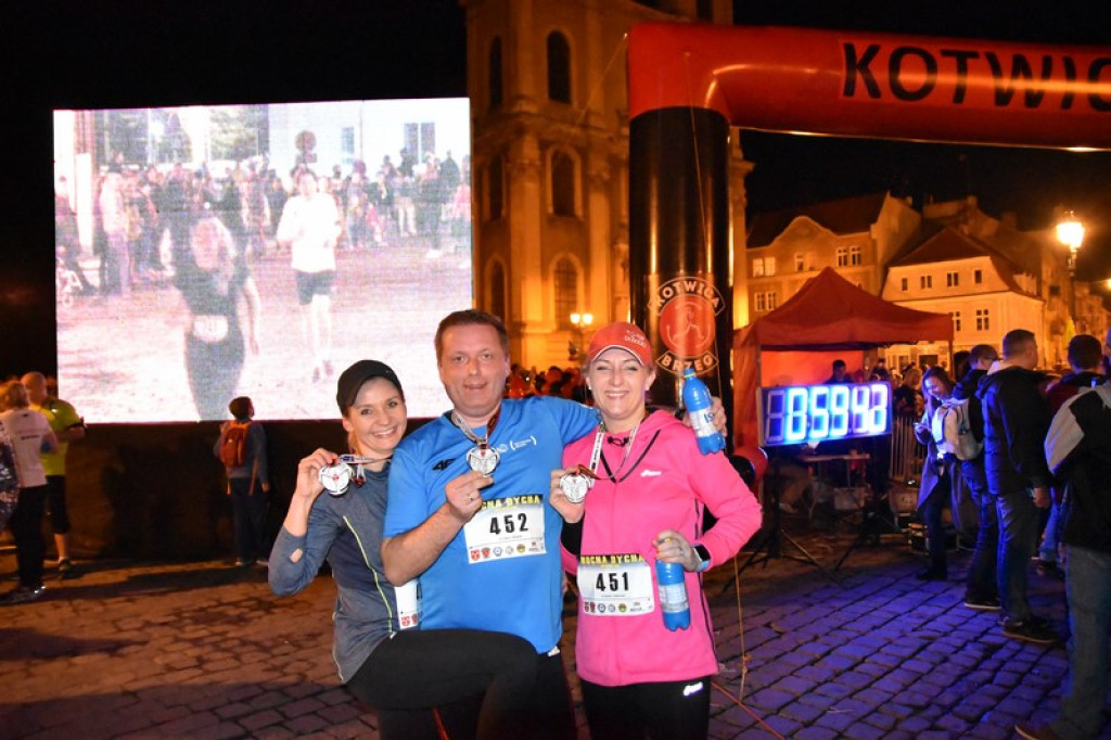 Nocna Dycha, czyli bieg uliczny na dystansie 10 km [oficjalne wyniki + zdjęcia]
