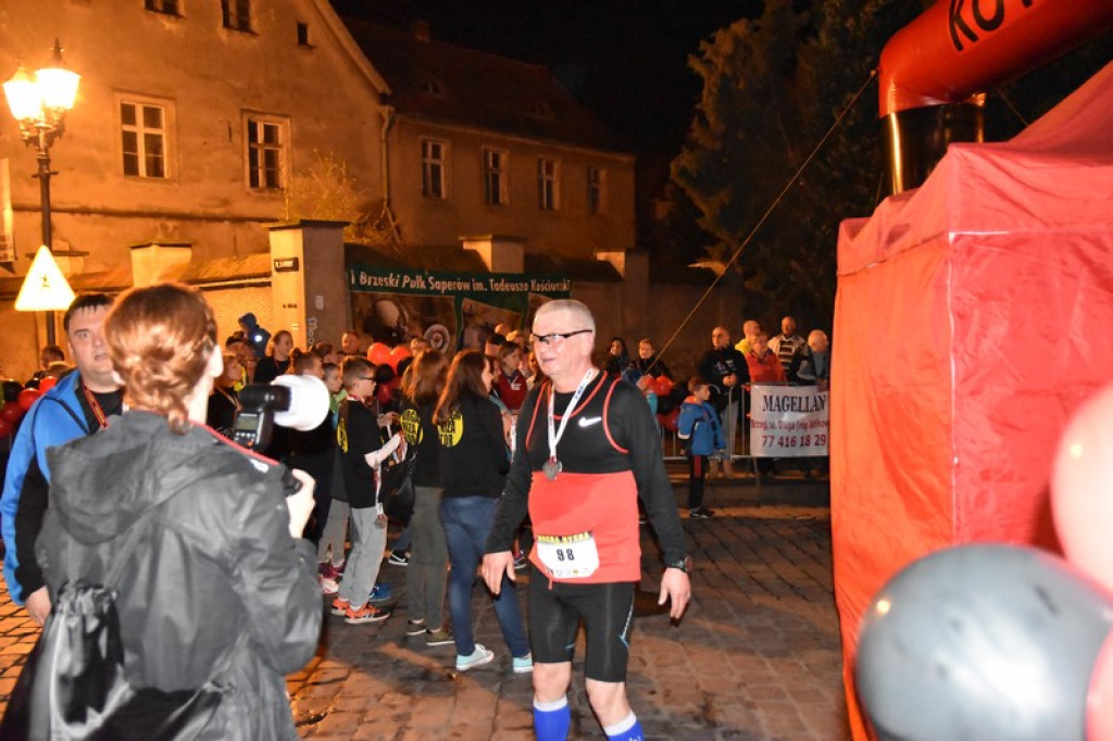 Nocna Dycha, czyli bieg uliczny na dystansie 10 km [oficjalne wyniki + zdjęcia]