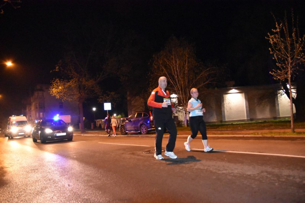 Nocna Dycha, czyli bieg uliczny na dystansie 10 km [oficjalne wyniki + zdjęcia]