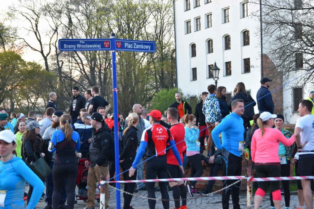 Nocna Dycha, czyli bieg uliczny na dystansie 10 km [oficjalne wyniki + zdjęcia]