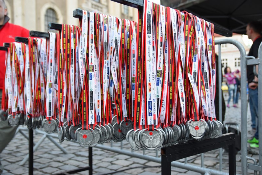 Nocna Dycha, czyli bieg uliczny na dystansie 10 km [oficjalne wyniki + zdjęcia]