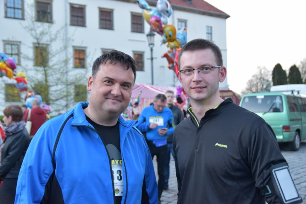 Nocna Dycha, czyli bieg uliczny na dystansie 10 km [oficjalne wyniki + zdjęcia]