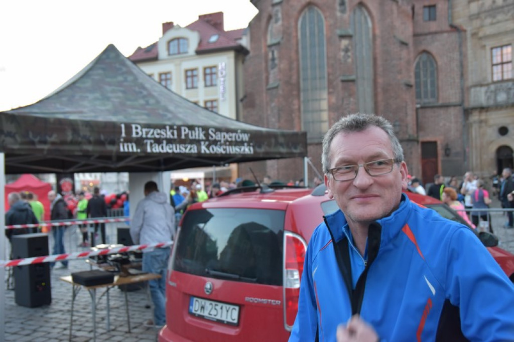 Nocna Dycha, czyli bieg uliczny na dystansie 10 km [oficjalne wyniki + zdjęcia]