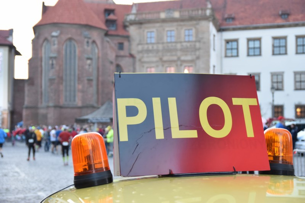 Nocna Dycha, czyli bieg uliczny na dystansie 10 km [oficjalne wyniki + zdjęcia]