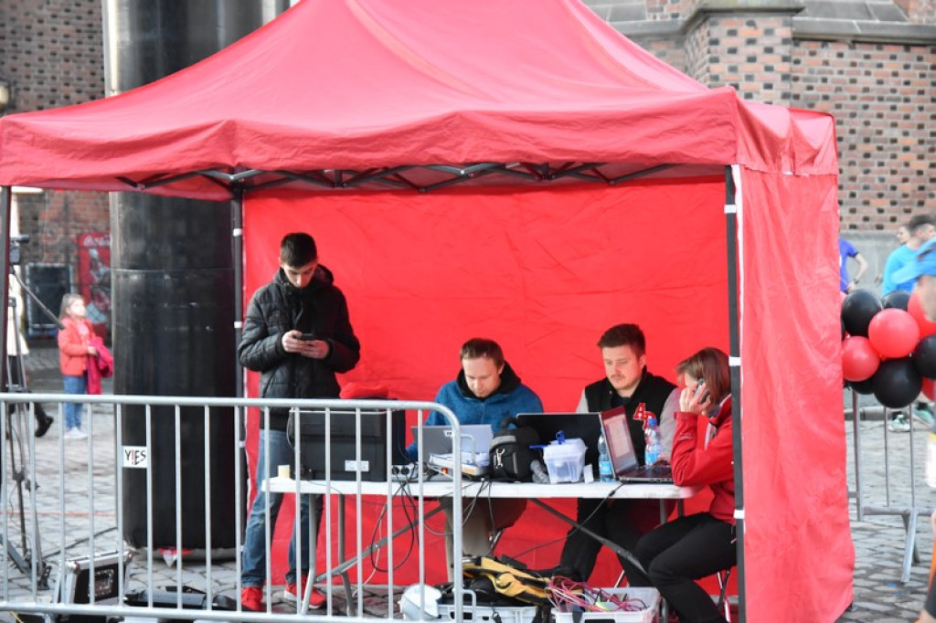 Nocna Dycha, czyli bieg uliczny na dystansie 10 km [oficjalne wyniki + zdjęcia]