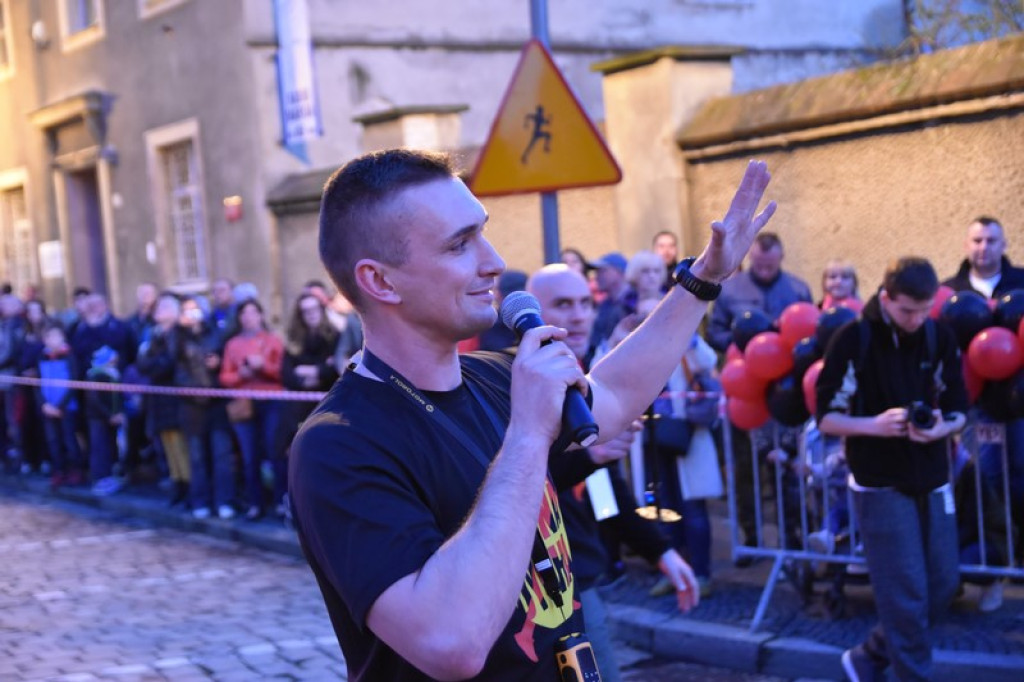 Nocna Dycha, czyli bieg uliczny na dystansie 10 km [oficjalne wyniki + zdjęcia]