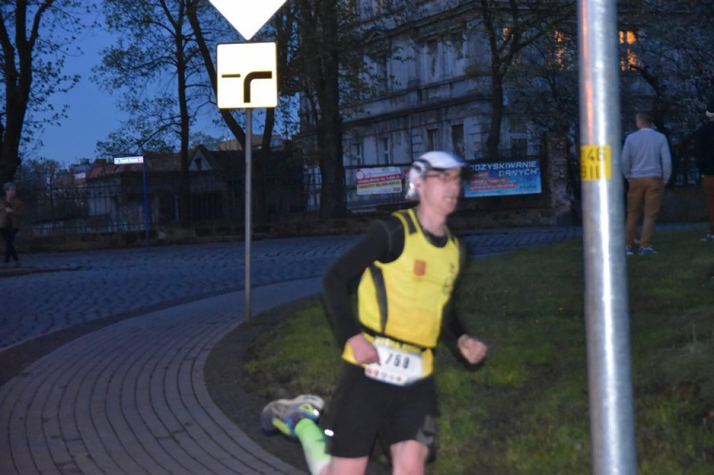 Nocna Dycha, czyli bieg uliczny na dystansie 10 km [oficjalne wyniki + zdjęcia]