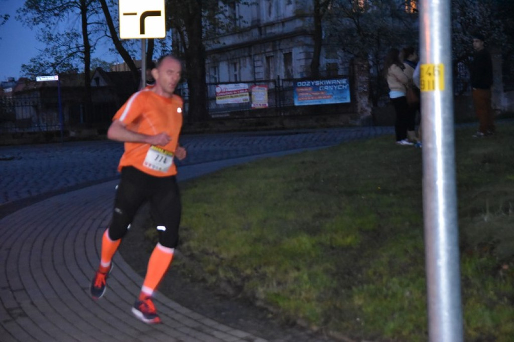Nocna Dycha, czyli bieg uliczny na dystansie 10 km [oficjalne wyniki + zdjęcia]