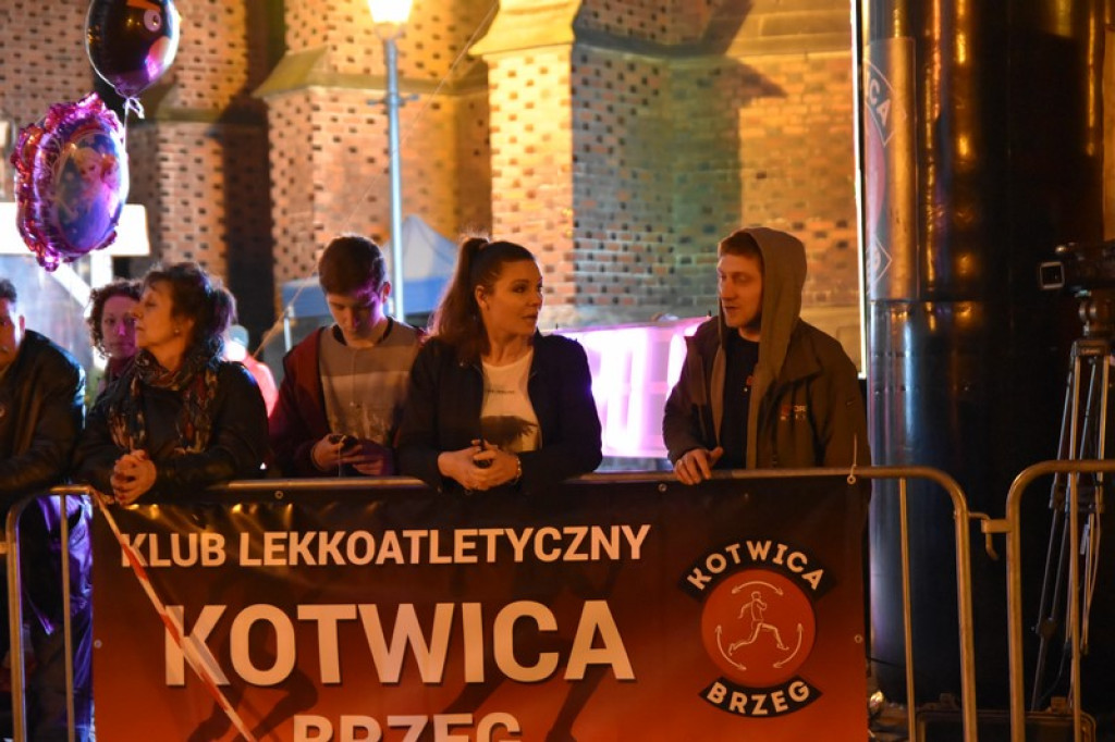 Nocna Dycha, czyli bieg uliczny na dystansie 10 km [oficjalne wyniki + zdjęcia]