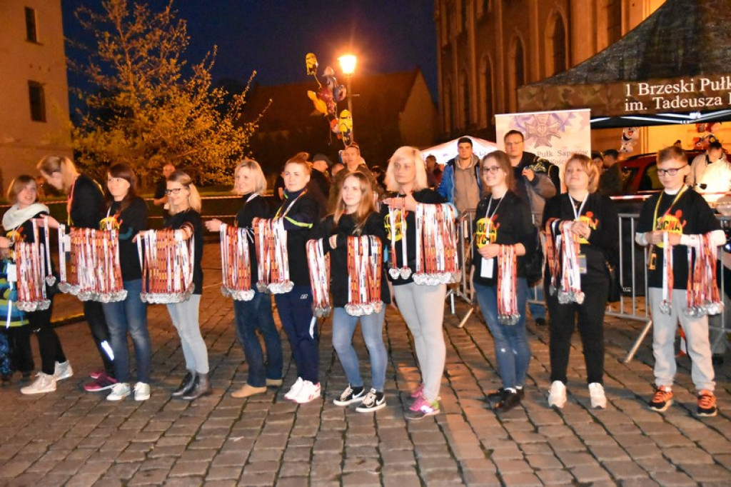 Nocna Dycha, czyli bieg uliczny na dystansie 10 km [oficjalne wyniki + zdjęcia]