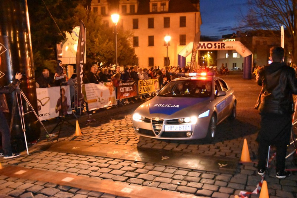 Nocna Dycha, czyli bieg uliczny na dystansie 10 km [oficjalne wyniki + zdjęcia]