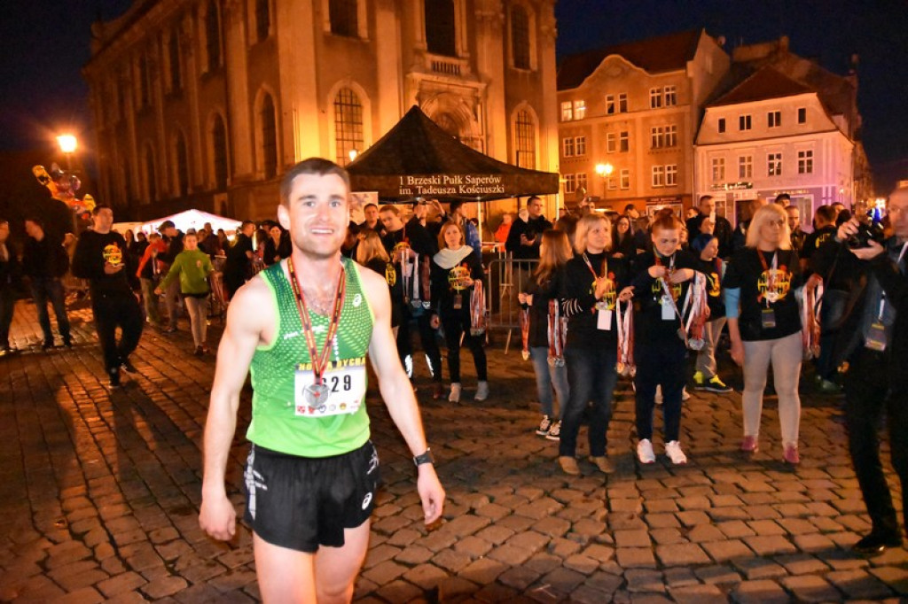 Nocna Dycha, czyli bieg uliczny na dystansie 10 km [oficjalne wyniki + zdjęcia]