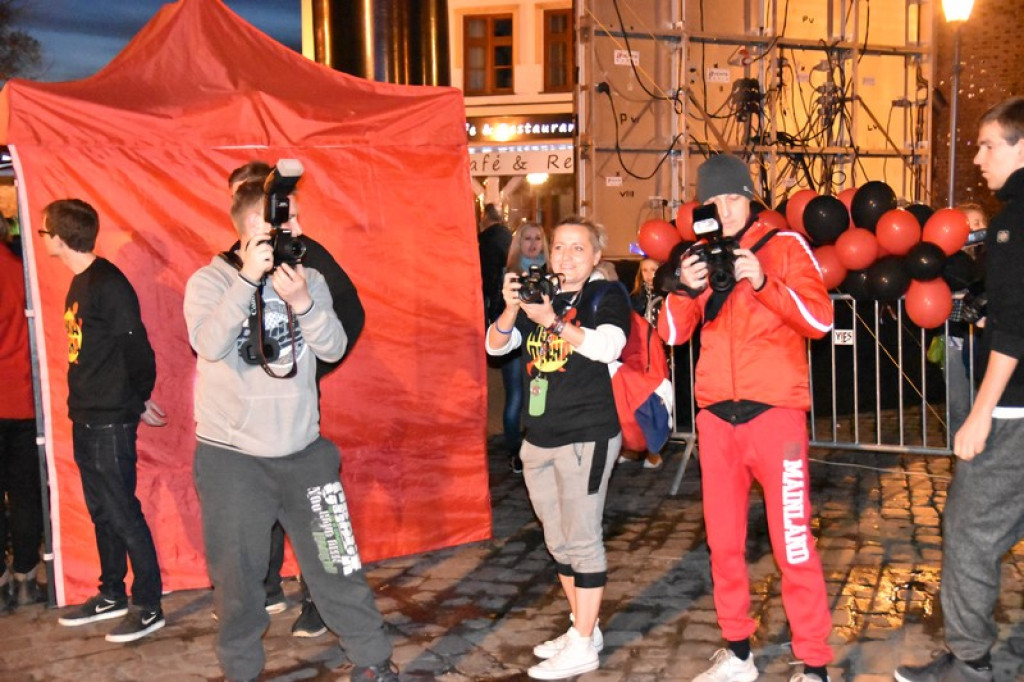 Nocna Dycha, czyli bieg uliczny na dystansie 10 km [oficjalne wyniki + zdjęcia]