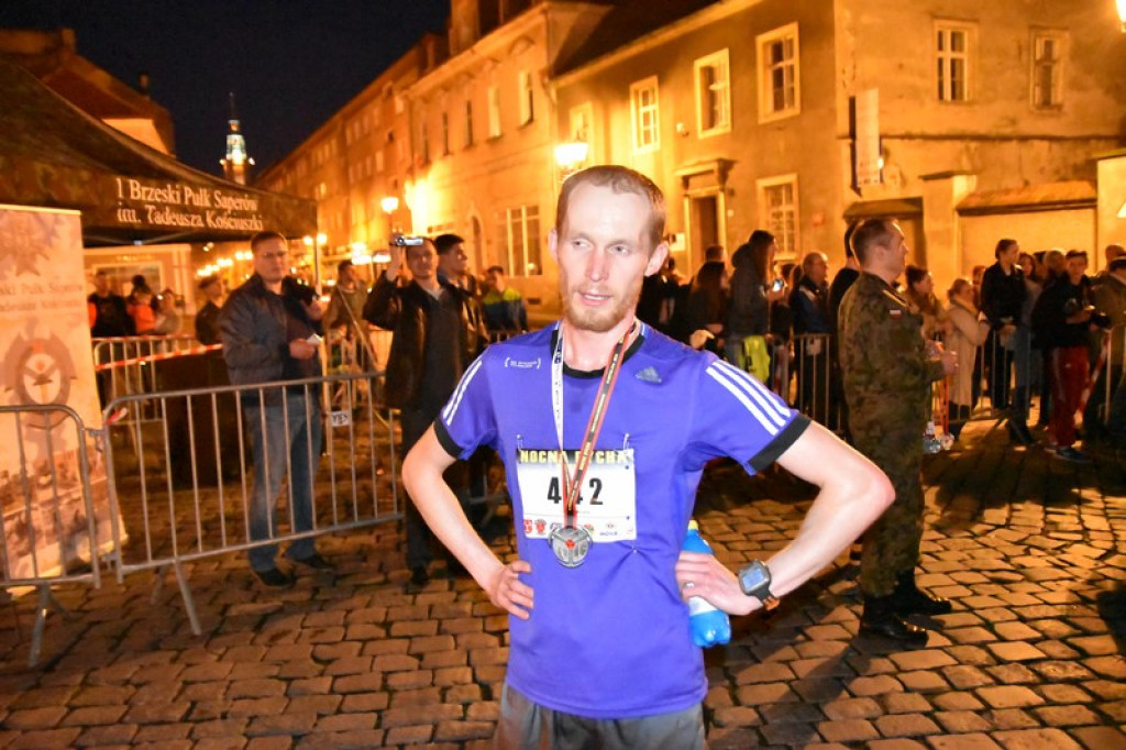 Nocna Dycha, czyli bieg uliczny na dystansie 10 km [oficjalne wyniki + zdjęcia]
