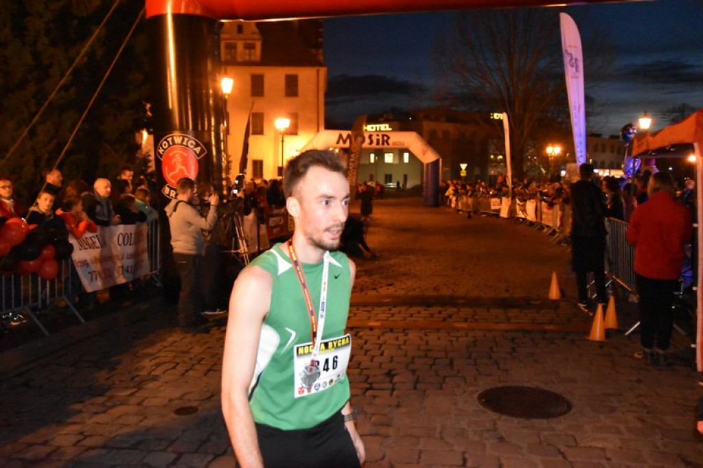 Nocna Dycha, czyli bieg uliczny na dystansie 10 km [oficjalne wyniki + zdjęcia]