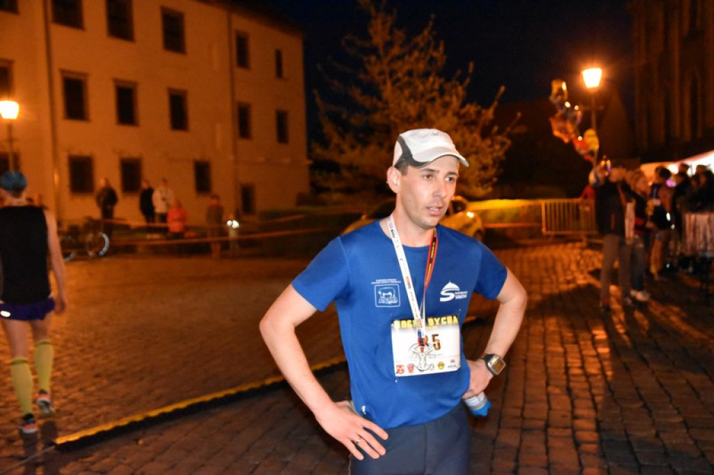 Nocna Dycha, czyli bieg uliczny na dystansie 10 km [oficjalne wyniki + zdjęcia]