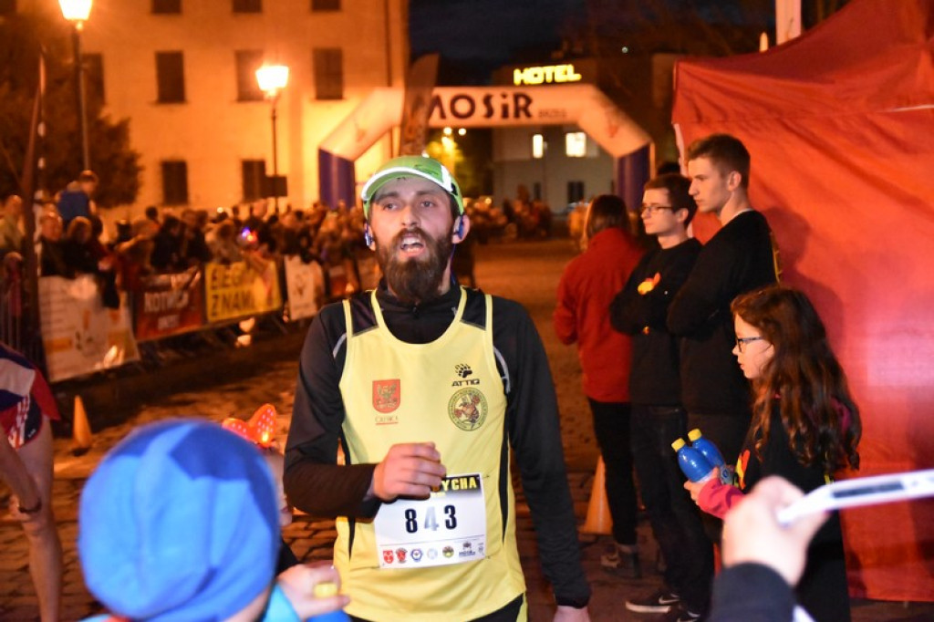 Nocna Dycha, czyli bieg uliczny na dystansie 10 km [oficjalne wyniki + zdjęcia]