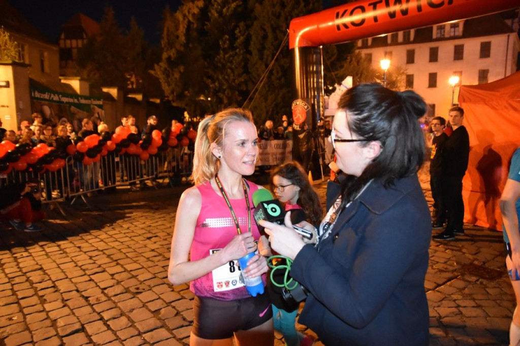 Nocna Dycha, czyli bieg uliczny na dystansie 10 km [oficjalne wyniki + zdjęcia]