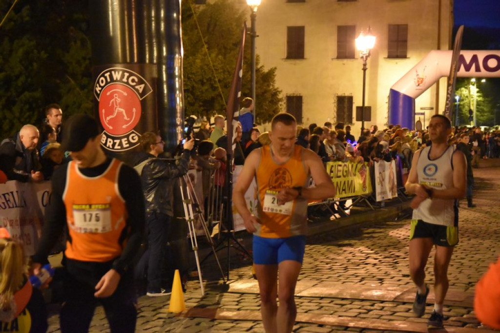 Nocna Dycha, czyli bieg uliczny na dystansie 10 km [oficjalne wyniki + zdjęcia]