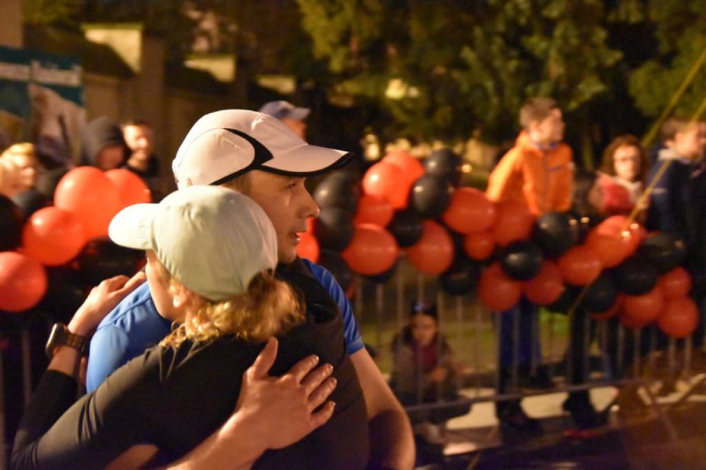 Nocna Dycha, czyli bieg uliczny na dystansie 10 km [oficjalne wyniki + zdjęcia]