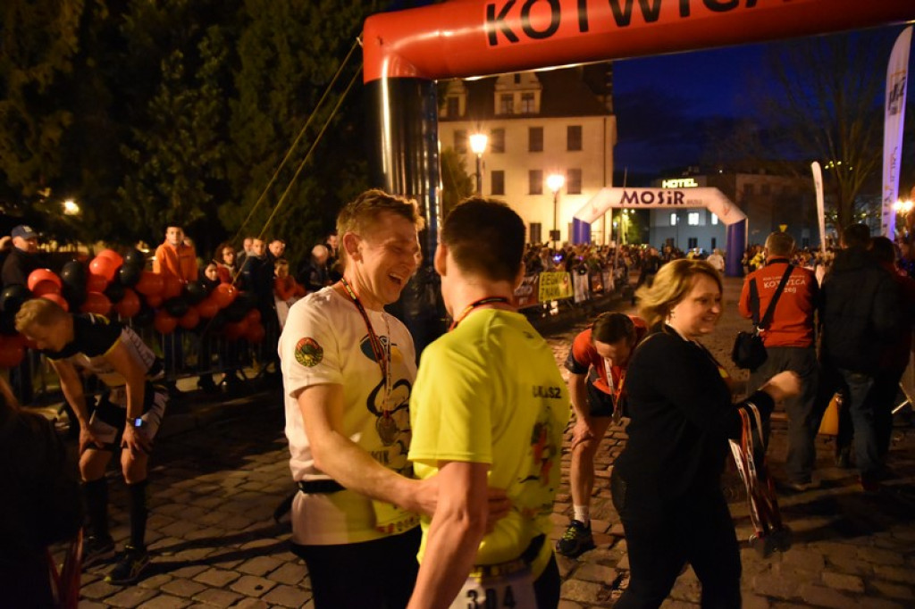 Nocna Dycha, czyli bieg uliczny na dystansie 10 km [oficjalne wyniki + zdjęcia]