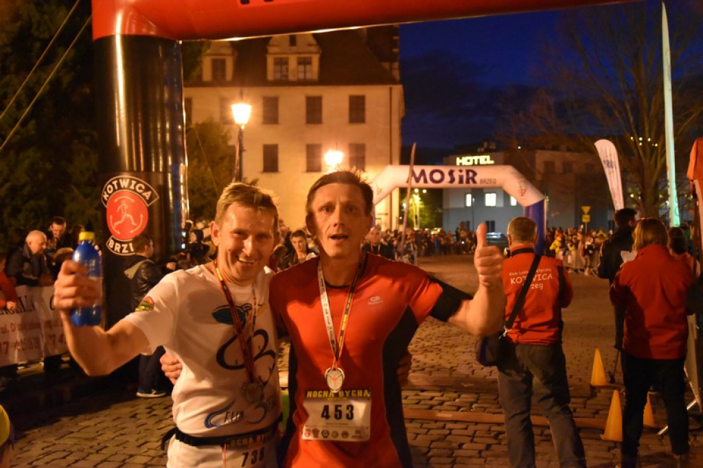 Nocna Dycha, czyli bieg uliczny na dystansie 10 km [oficjalne wyniki + zdjęcia]