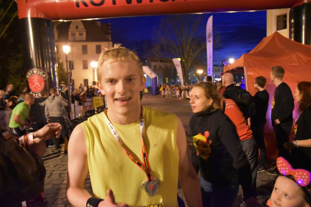 Nocna Dycha, czyli bieg uliczny na dystansie 10 km [oficjalne wyniki + zdjęcia]
