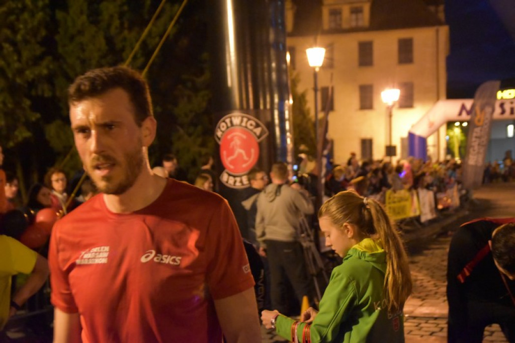 Nocna Dycha, czyli bieg uliczny na dystansie 10 km [oficjalne wyniki + zdjęcia]