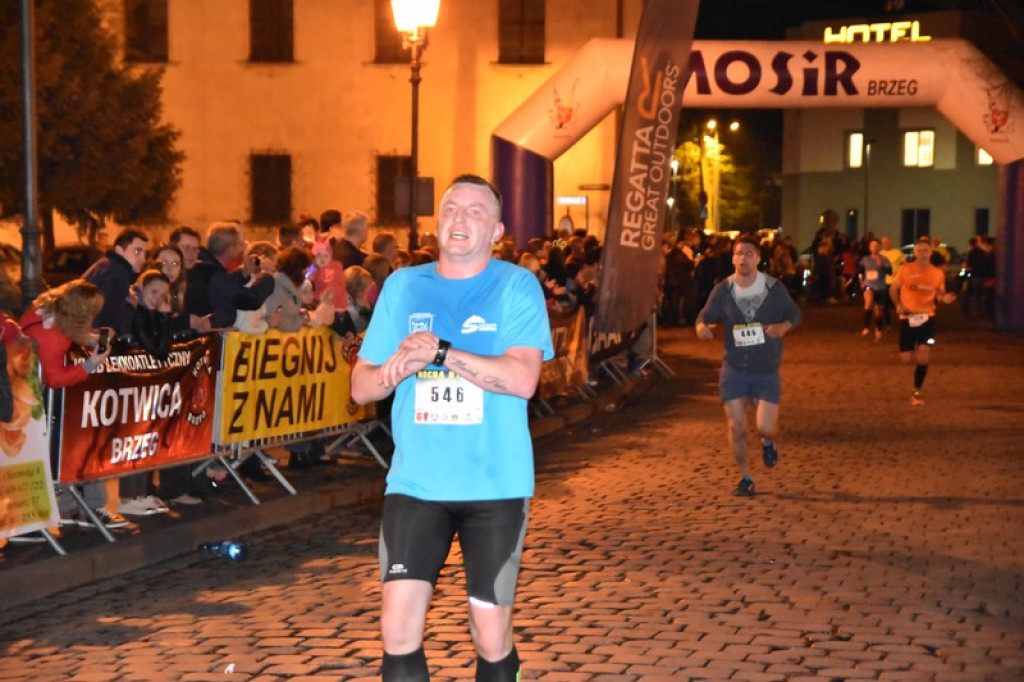 Nocna Dycha, czyli bieg uliczny na dystansie 10 km [oficjalne wyniki + zdjęcia]