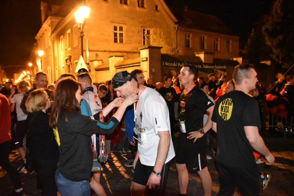 Nocna Dycha, czyli bieg uliczny na dystansie 10 km [oficjalne wyniki + zdjęcia]